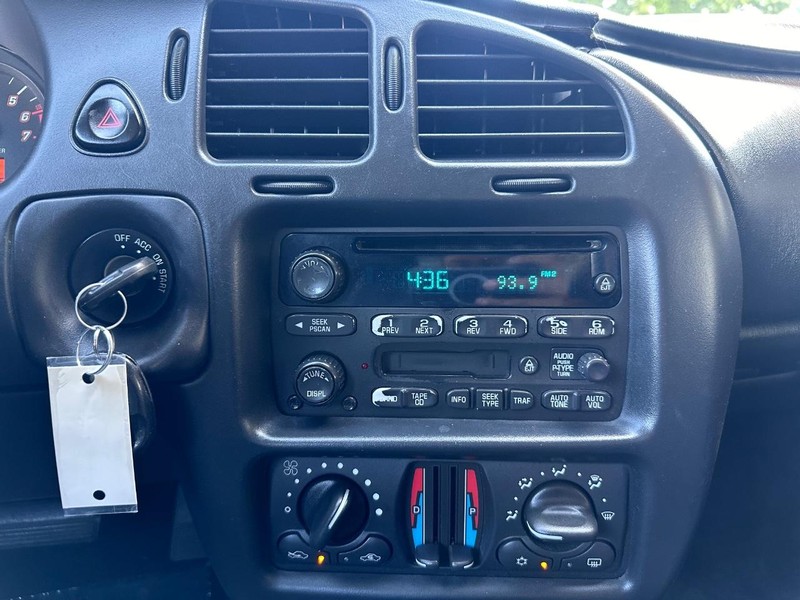 Chevrolet Monte Carlo Vehicle Full-screen Gallery Image 16