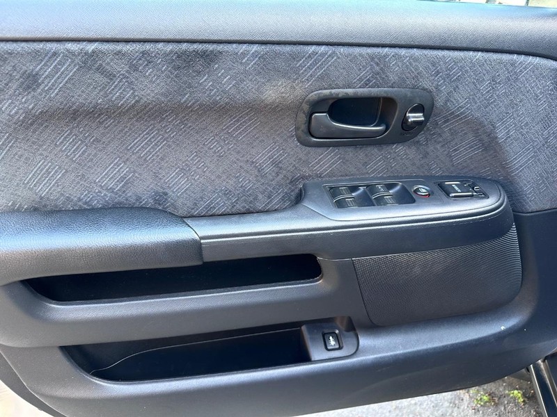 Honda CR-V Vehicle Full-screen Gallery Image 21