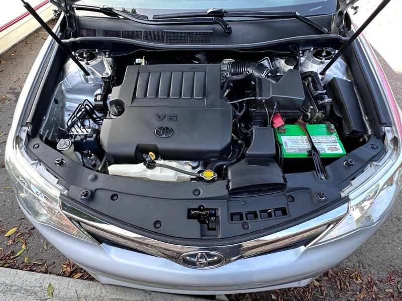 Toyota Camry Vehicle Full-screen Gallery Image 25