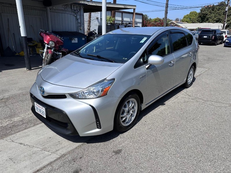 2015 Toyota Prius v Two photo