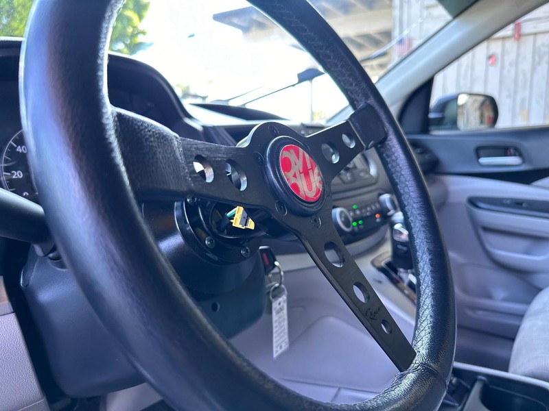 Honda CR-V Vehicle Full-screen Gallery Image 20