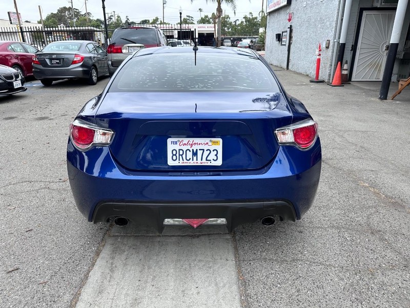 Scion FR-S Vehicle Full-screen Gallery Image 04