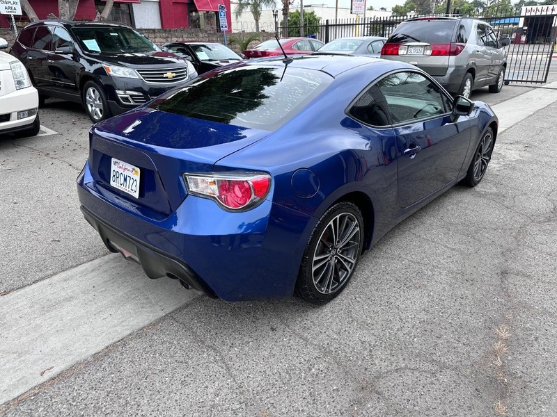 Scion FR-S Vehicle Full-screen Gallery Image 05