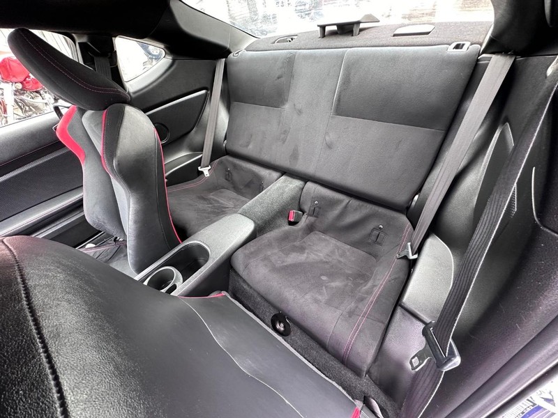 Scion FR-S Vehicle Full-screen Gallery Image 10