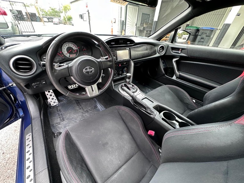 Scion FR-S Vehicle Full-screen Gallery Image 11