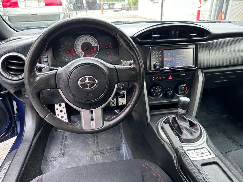 Scion FR-S Vehicle Full-screen Gallery Image 12