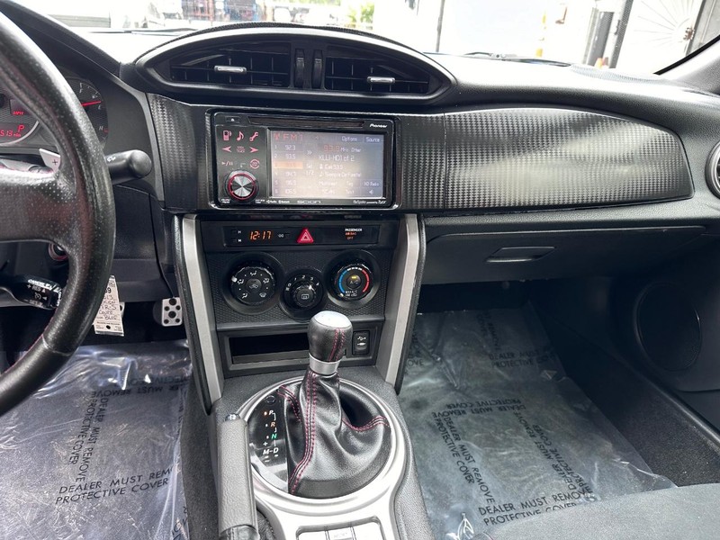 Scion FR-S Vehicle Full-screen Gallery Image 13