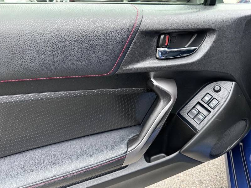 Scion FR-S Vehicle Full-screen Gallery Image 15