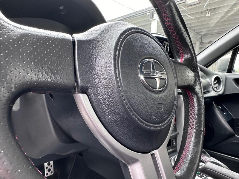 Scion FR-S Vehicle Full-screen Gallery Image 17