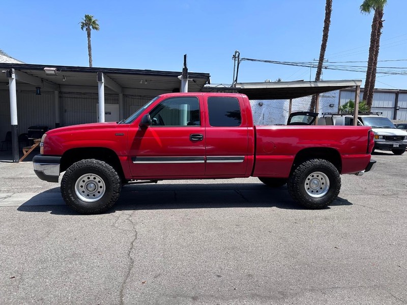 Chevrolet Silverado 1500 Vehicle Full-screen Gallery Image 02
