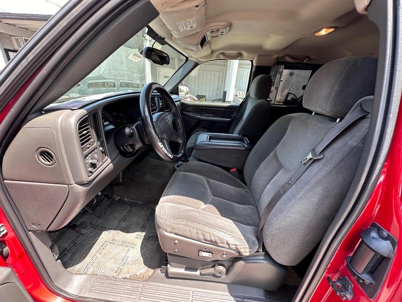 Chevrolet Silverado 1500 Vehicle Full-screen Gallery Image 13