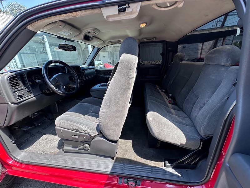 Chevrolet Silverado 1500 Vehicle Full-screen Gallery Image 14