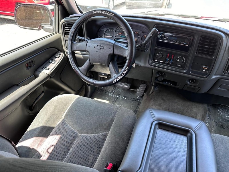 Chevrolet Silverado 1500 Vehicle Full-screen Gallery Image 16