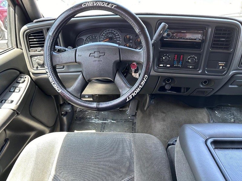 Chevrolet Silverado 1500 Vehicle Full-screen Gallery Image 18