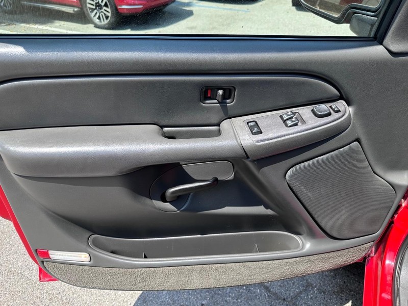 Chevrolet Silverado 1500 Vehicle Full-screen Gallery Image 21