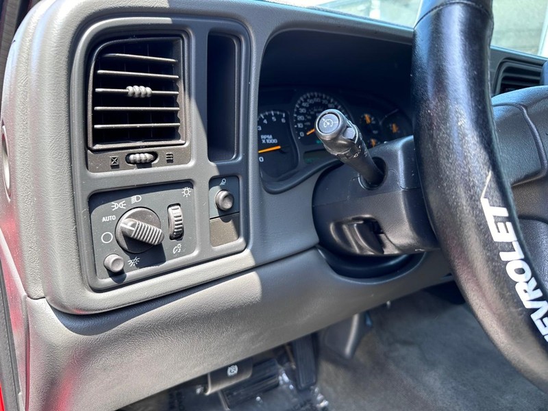 Chevrolet Silverado 1500 Vehicle Full-screen Gallery Image 23