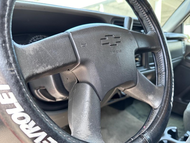 Chevrolet Silverado 1500 Vehicle Full-screen Gallery Image 24