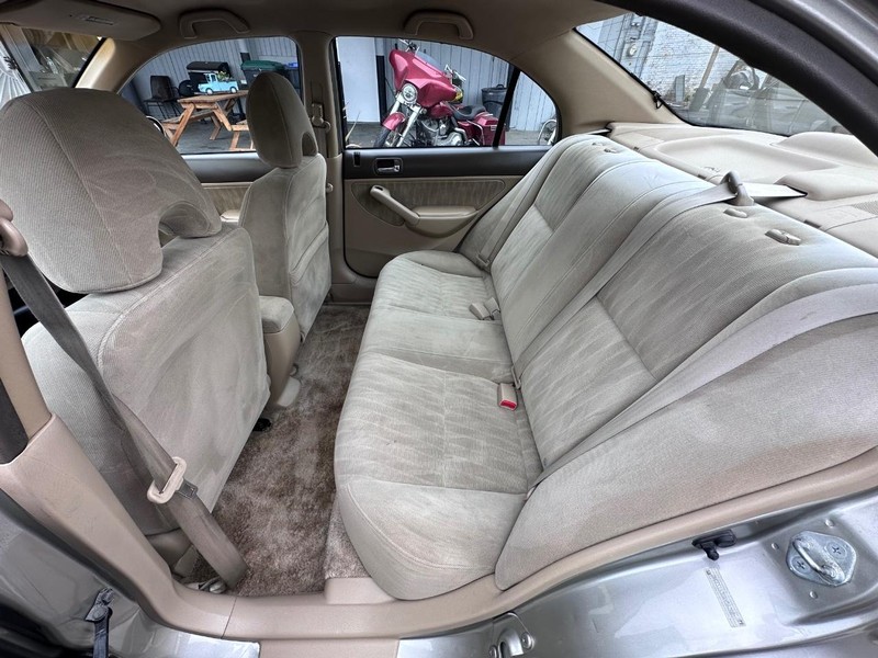 Honda Civic Vehicle Full-screen Gallery Image 10