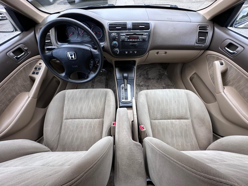 Honda Civic Vehicle Full-screen Gallery Image 11