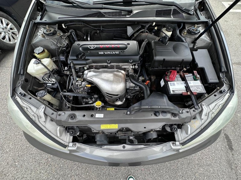 Toyota Camry Vehicle Full-screen Gallery Image 22