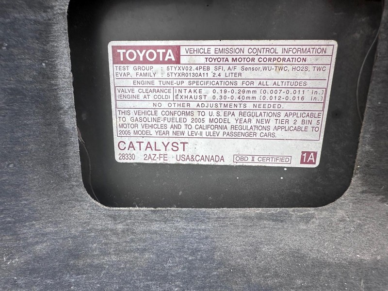 Toyota Camry Vehicle Full-screen Gallery Image 23
