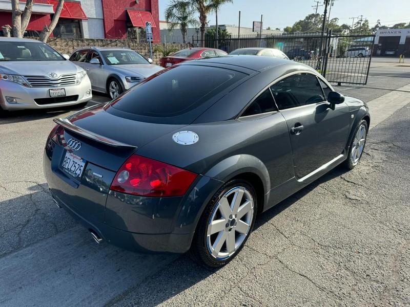 Audi TT Vehicle Full-screen Gallery Image 04