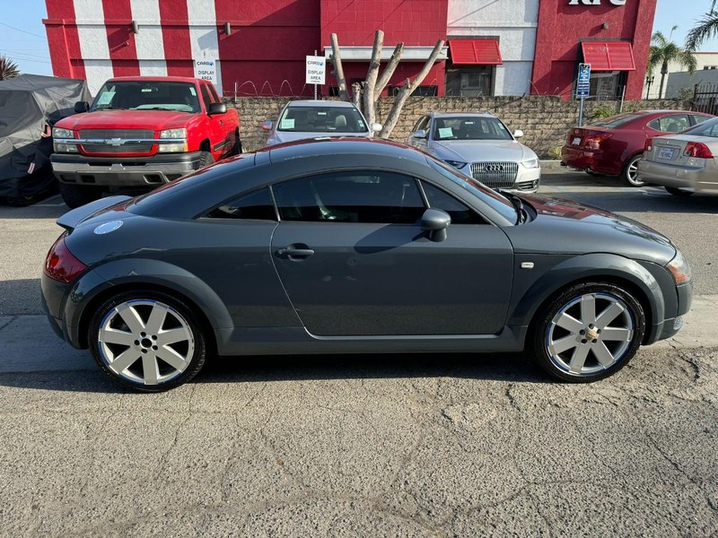 Audi TT Vehicle Full-screen Gallery Image 05