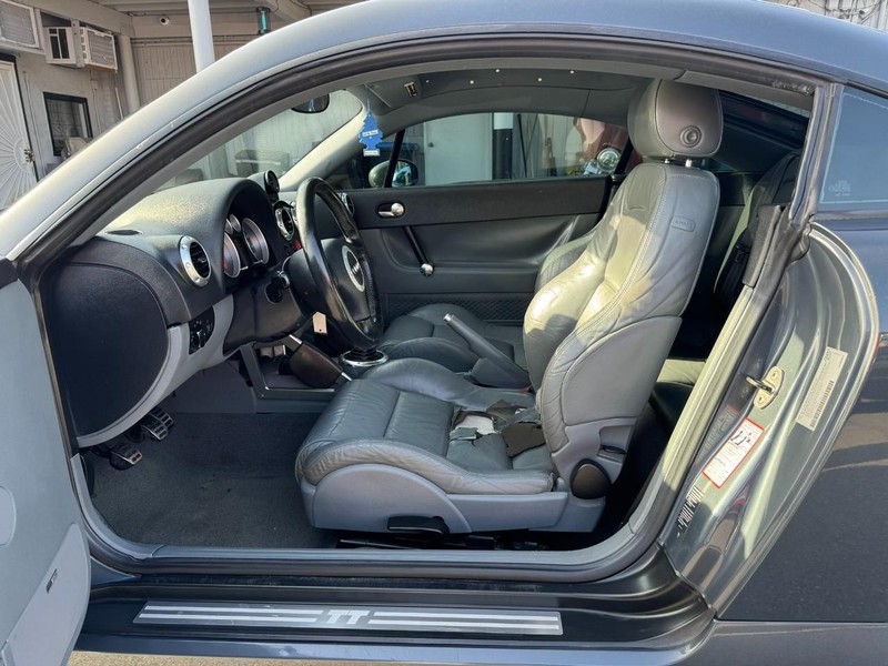 Audi TT Vehicle Full-screen Gallery Image 10