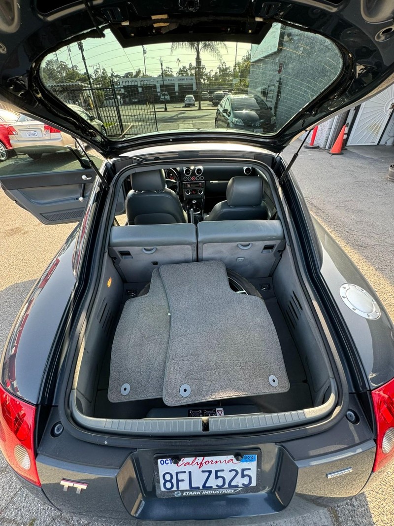 Audi TT Vehicle Full-screen Gallery Image 12