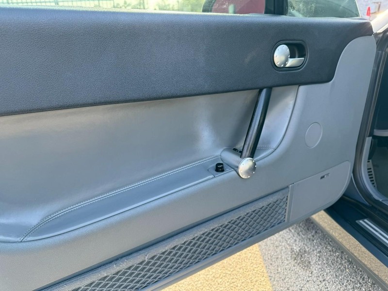 Audi TT Vehicle Full-screen Gallery Image 13