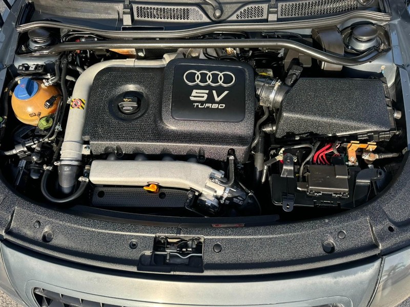 Audi TT Vehicle Full-screen Gallery Image 21