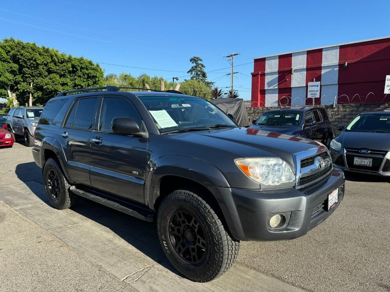 Toyota 4Runner Vehicle Full-screen Gallery Image 07