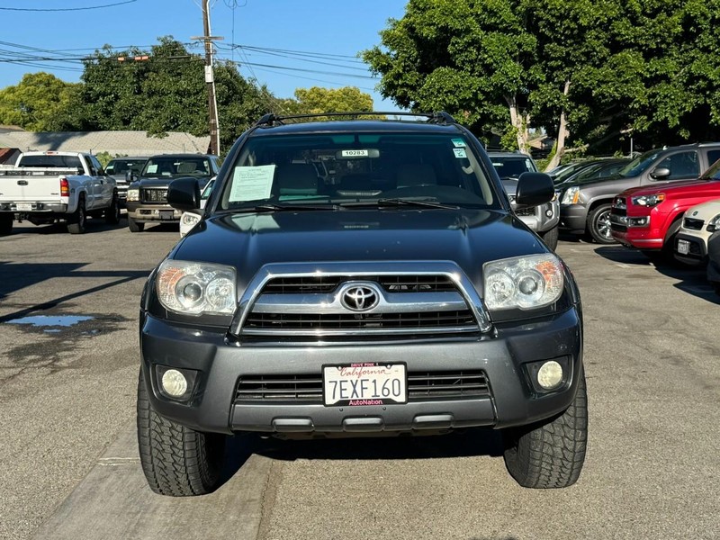 Toyota 4Runner Vehicle Full-screen Gallery Image 08