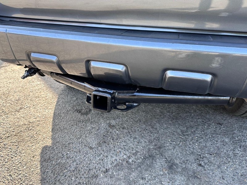 Toyota 4Runner Vehicle Full-screen Gallery Image 14