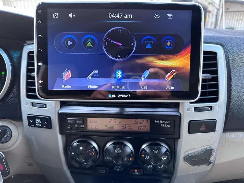 Toyota 4Runner Vehicle Full-screen Gallery Image 20