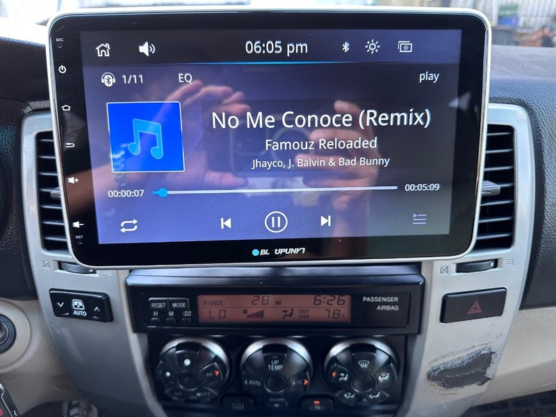 Toyota 4Runner Vehicle Full-screen Gallery Image 21