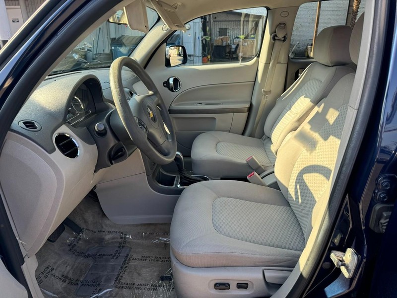 Chevrolet HHR Vehicle Full-screen Gallery Image 10