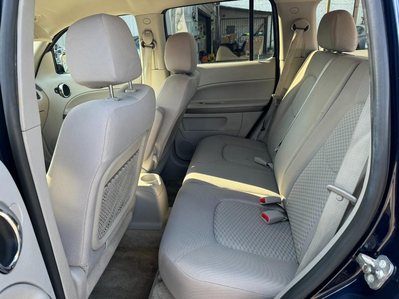 Chevrolet HHR Vehicle Full-screen Gallery Image 11