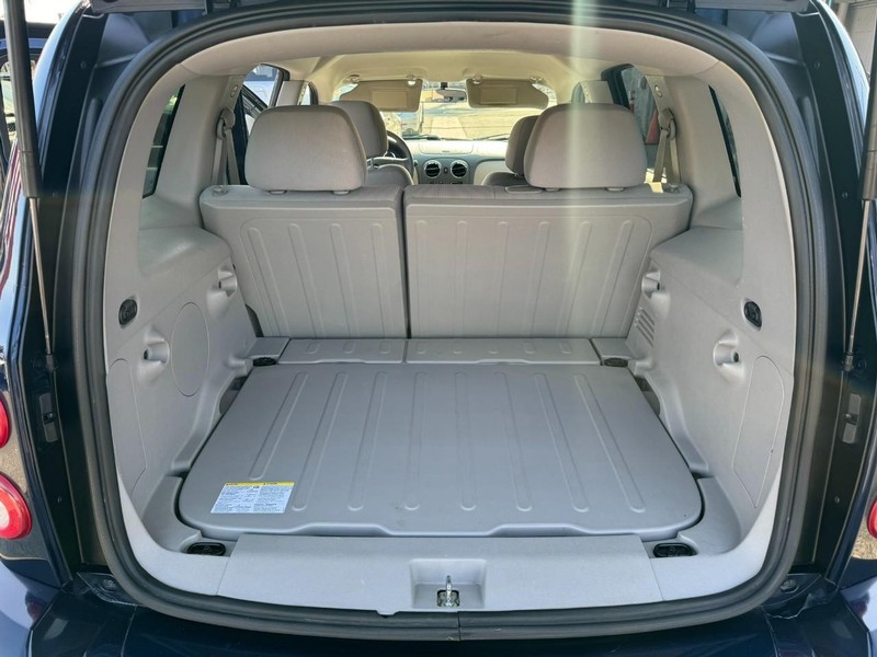 Chevrolet HHR Vehicle Full-screen Gallery Image 12
