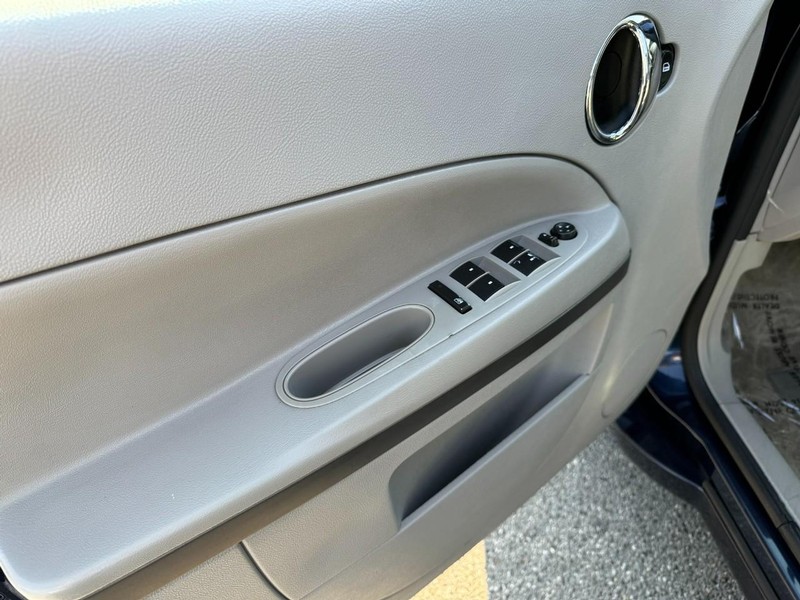 Chevrolet HHR Vehicle Full-screen Gallery Image 13