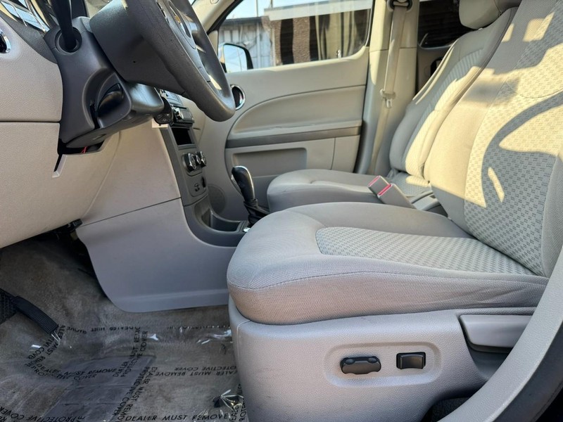 Chevrolet HHR Vehicle Full-screen Gallery Image 14