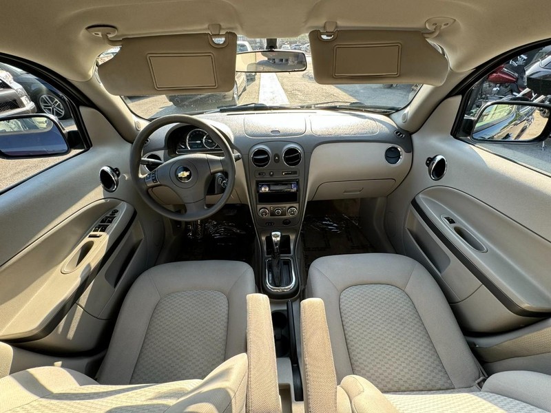 Chevrolet HHR Vehicle Full-screen Gallery Image 16