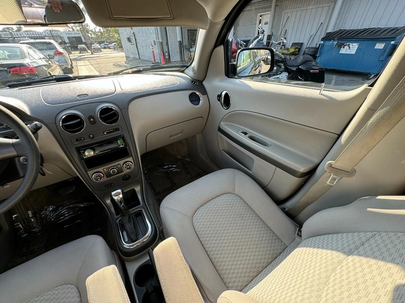 Chevrolet HHR Vehicle Full-screen Gallery Image 18