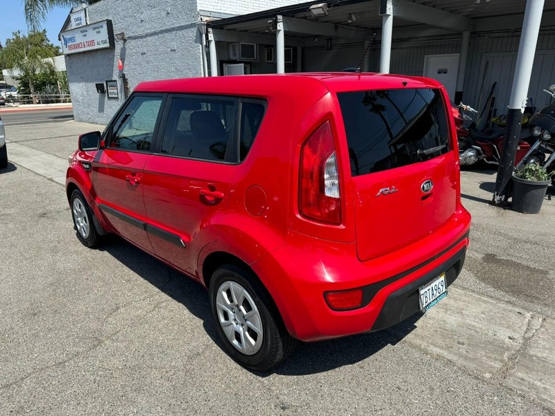 Kia Soul Vehicle Full-screen Gallery Image 03