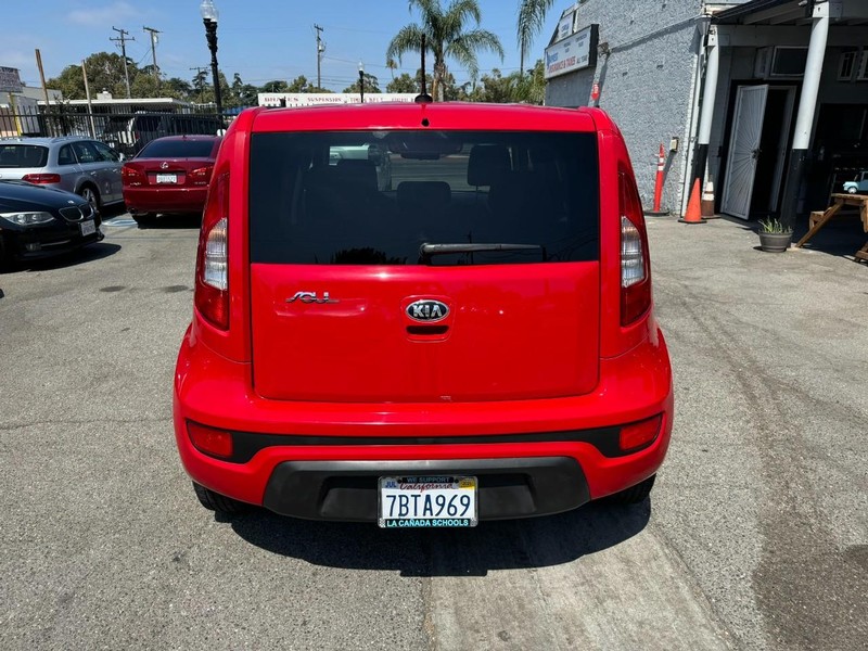 Kia Soul Vehicle Full-screen Gallery Image 04