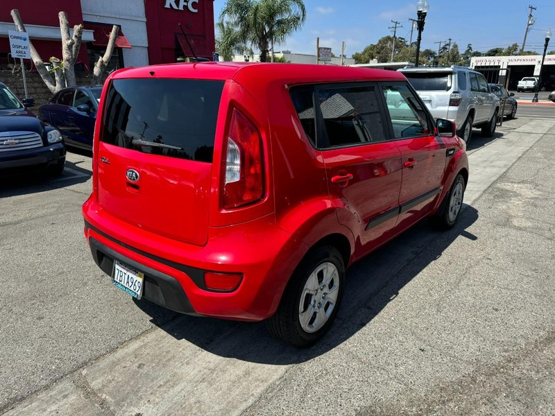 Kia Soul Vehicle Full-screen Gallery Image 05