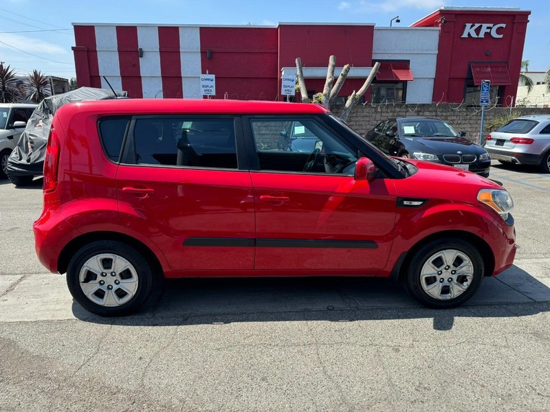 Kia Soul Vehicle Full-screen Gallery Image 06