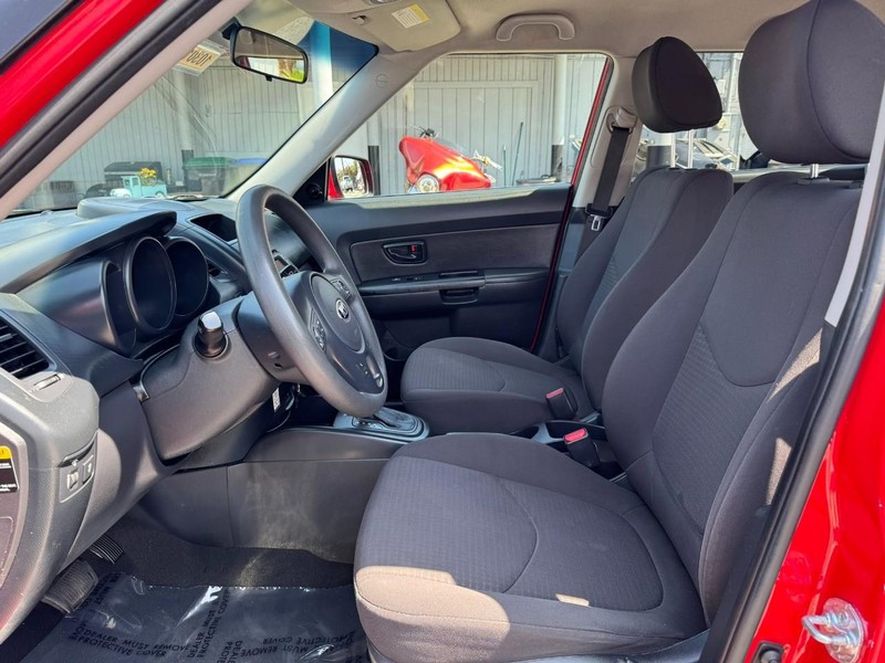 Kia Soul Vehicle Full-screen Gallery Image 10