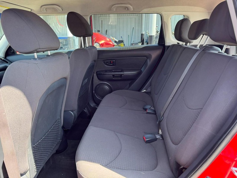Kia Soul Vehicle Full-screen Gallery Image 11