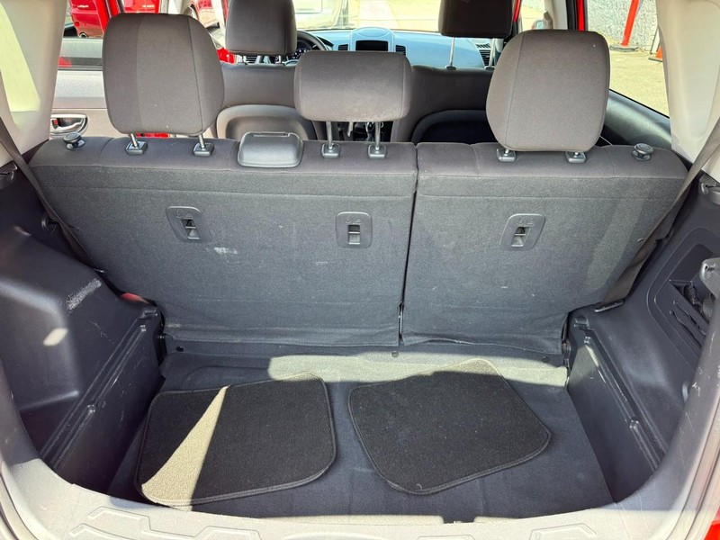 Kia Soul Vehicle Full-screen Gallery Image 12